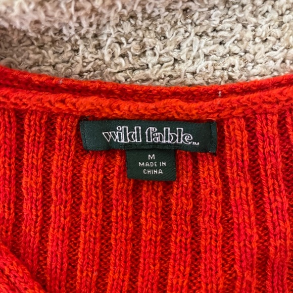Red sweater size medium - Picture 2 of 2